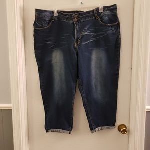 Distressed cropped jeans